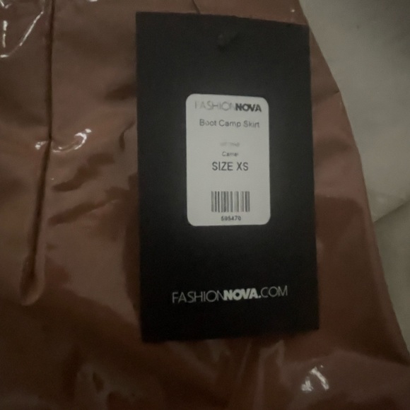 FASHION NOVA plastic mini skirt nude size XS - Picture 3 of 5